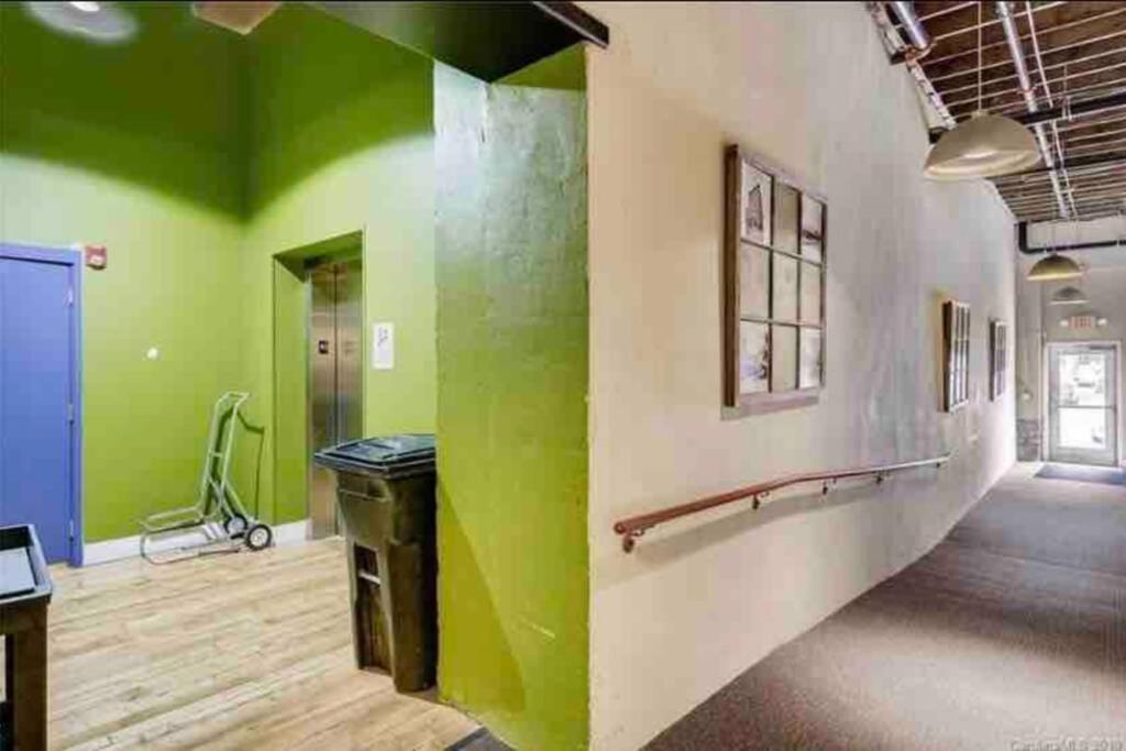 Comfy Loft Hideaway in the middle of Downtown - Housity