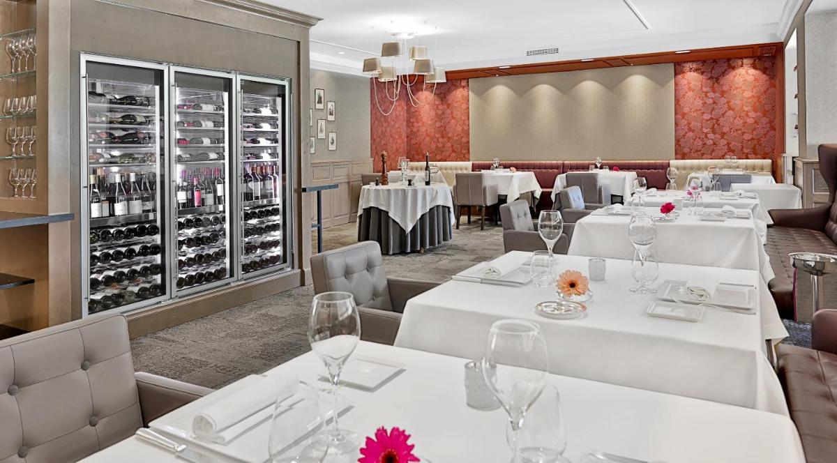 Coin salon dans l'établissement Les Glycines - Hôtel & Spa - Teritoria