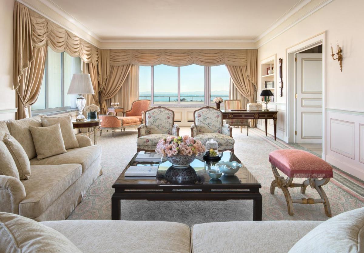 Uma área de estar em Four Seasons Hotel Ritz Lisbon
