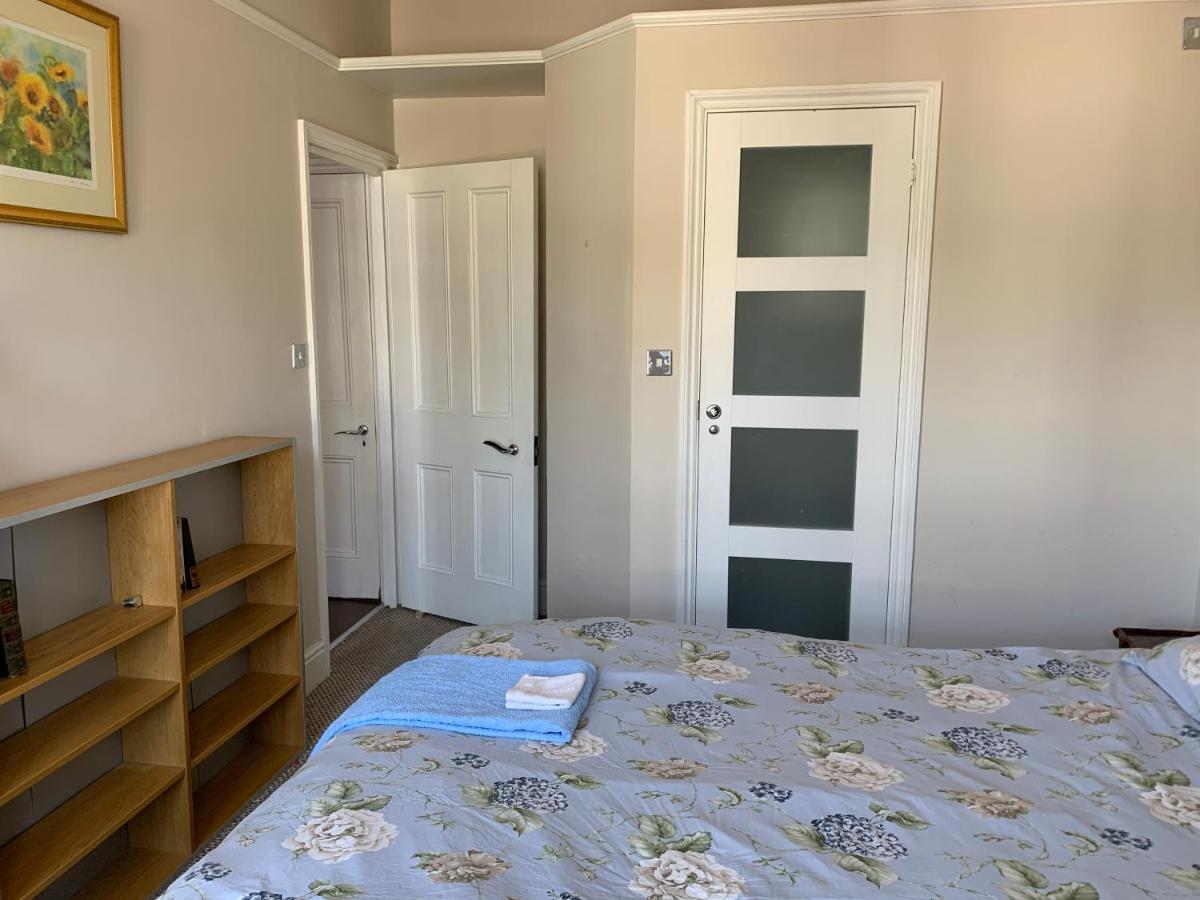 Sunny ensuite room and annex near Tottenham Stadium - Housity
