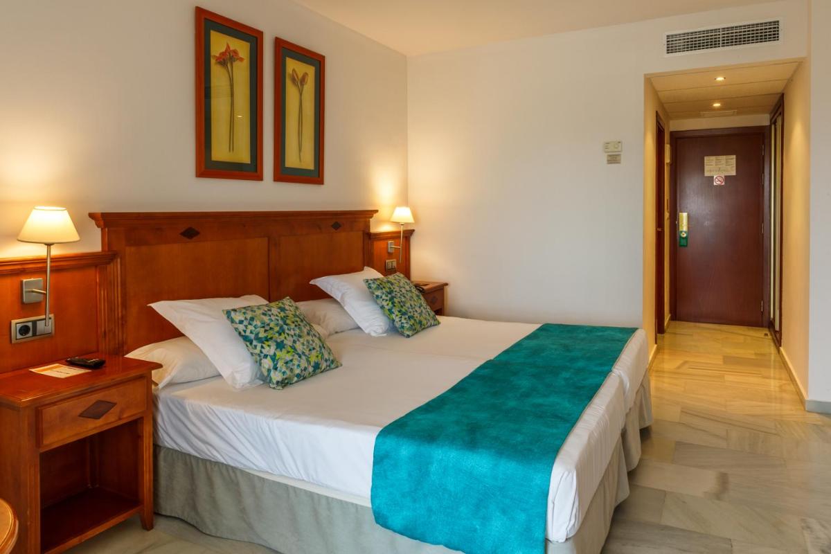 Cama o camas de una habitación en BQ Andalucia Beach Hotel