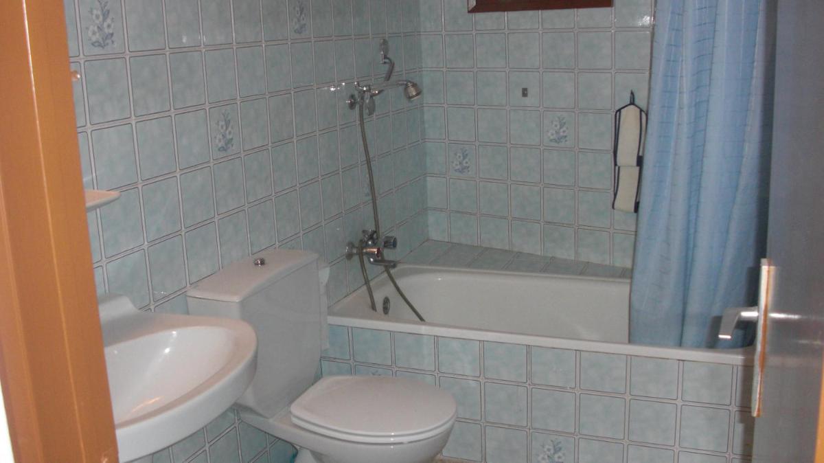 Ca La Conxita Hostal & Restaurante - Housity