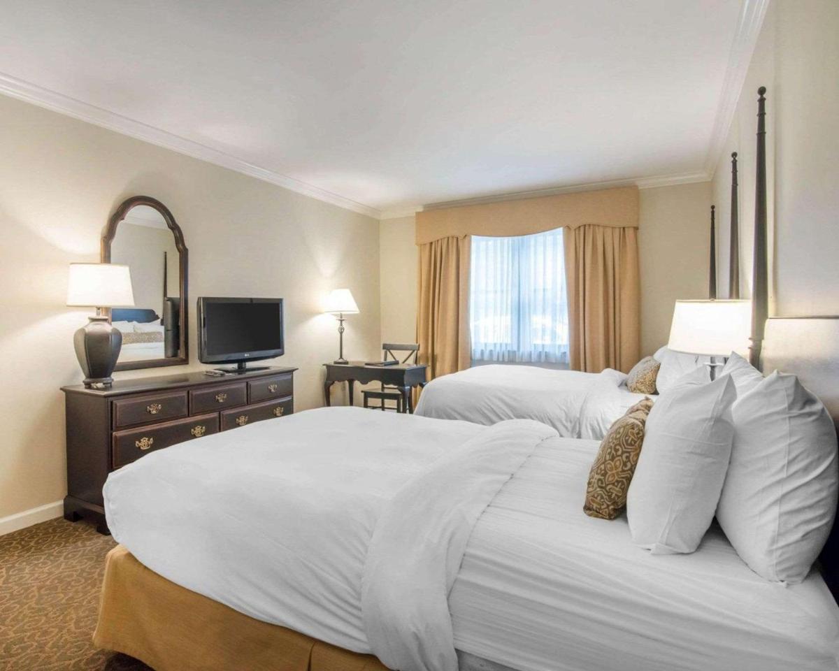 The Century House, Ascend Hotel Collection - Housity