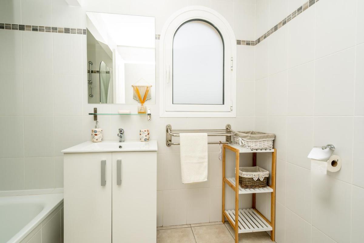 Bungavilla House in La Isla - Housity