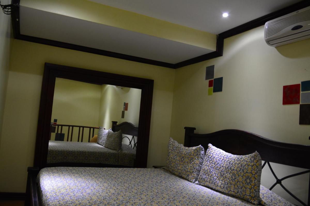 Hotel CR Lounge by Little Havana - Housity