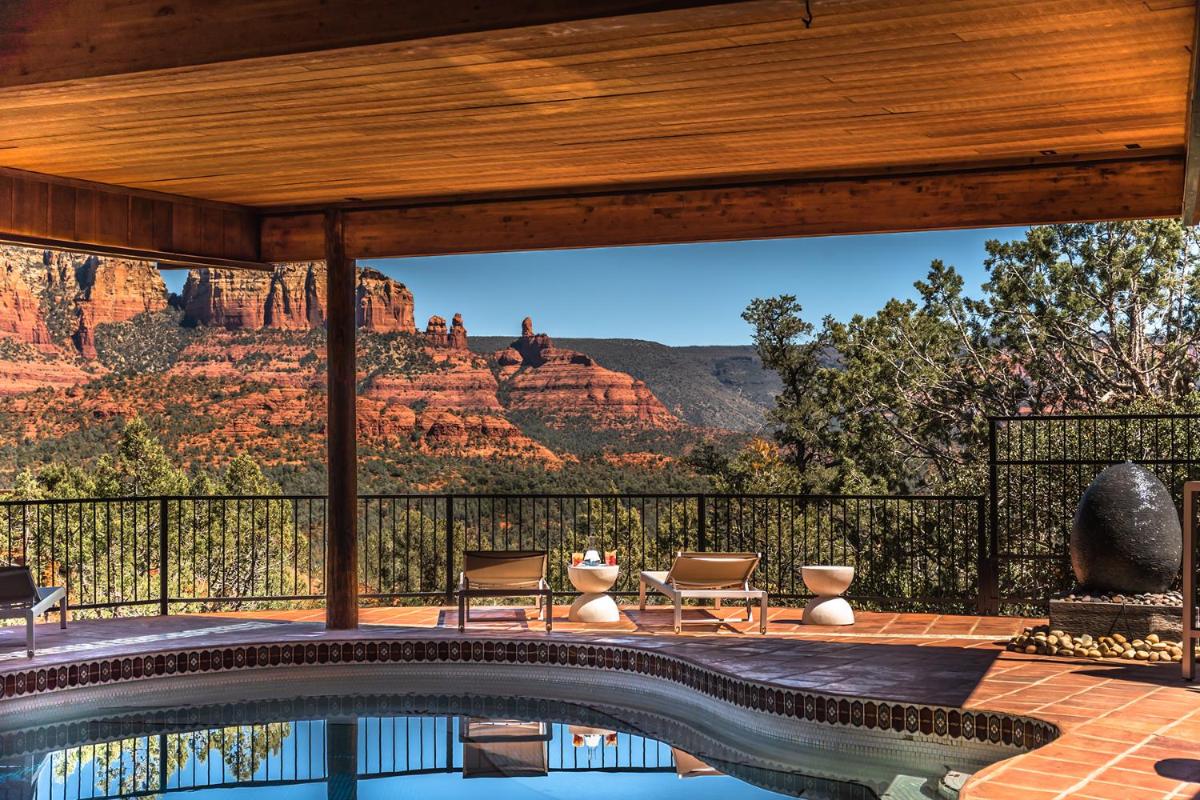 Modern, Luxury Studio With Awe Inspiring Red Rock Views Private Trail Head - Outdoor Firepit, Indoor Fireplace, on Property Sauna, Aromatherapy Steam Room, Hot Tub, Pools and Wellness Services - Housity