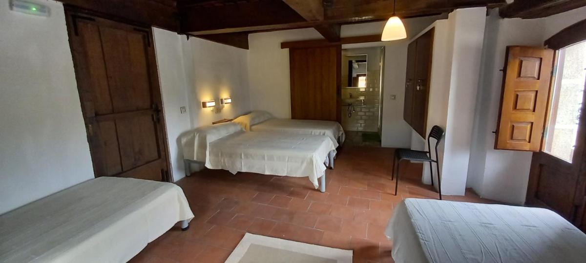 Albergue San Blas - Vía de la Plata y Cáparra - Vía Verde - Housity
