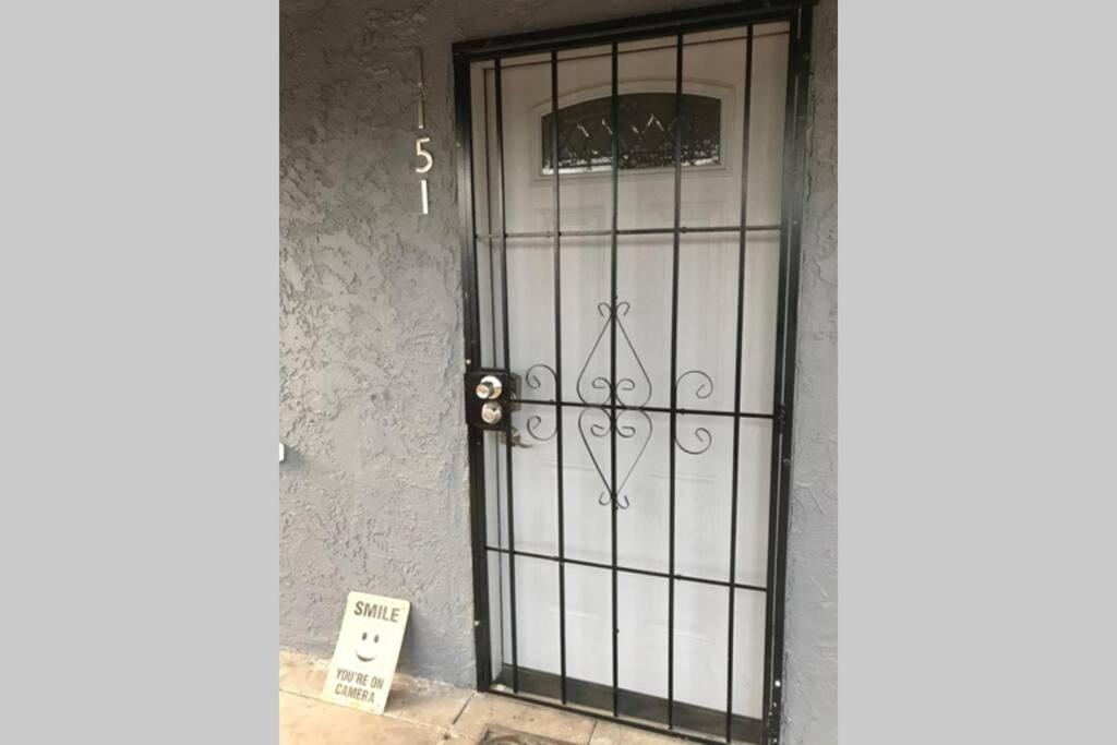 2bed 1bath close to downtown LB, LA and OC. - Housity