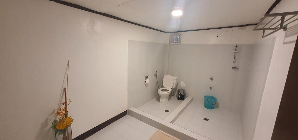 Suitetrails - RedDoorz Plus @ Evangeline Beach Resort