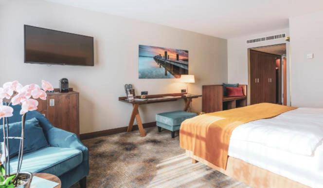 Ein Bett oder Betten in einem Zimmer der Unterkunft SCHLOSS Fleesensee