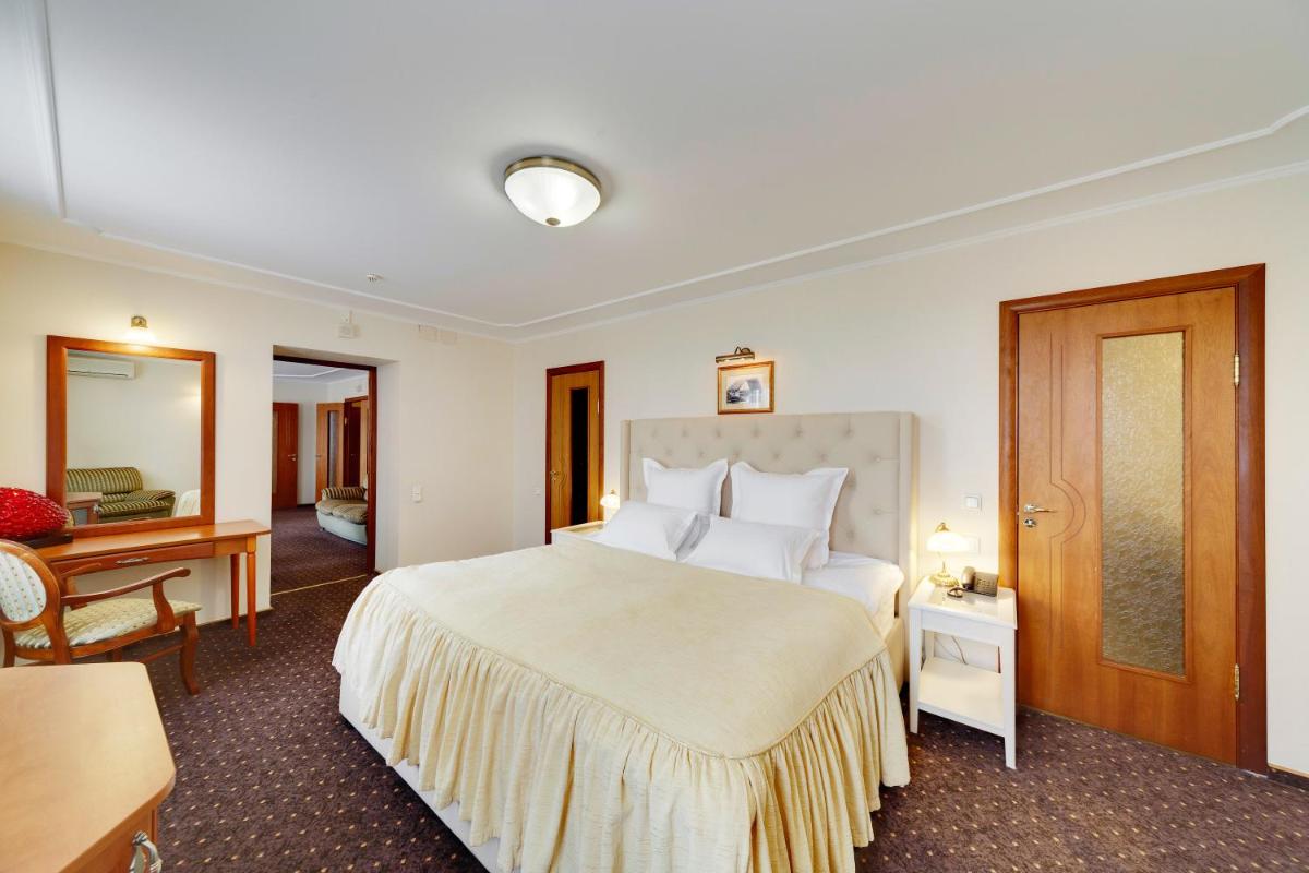 Hotel Polustrovo - Housity