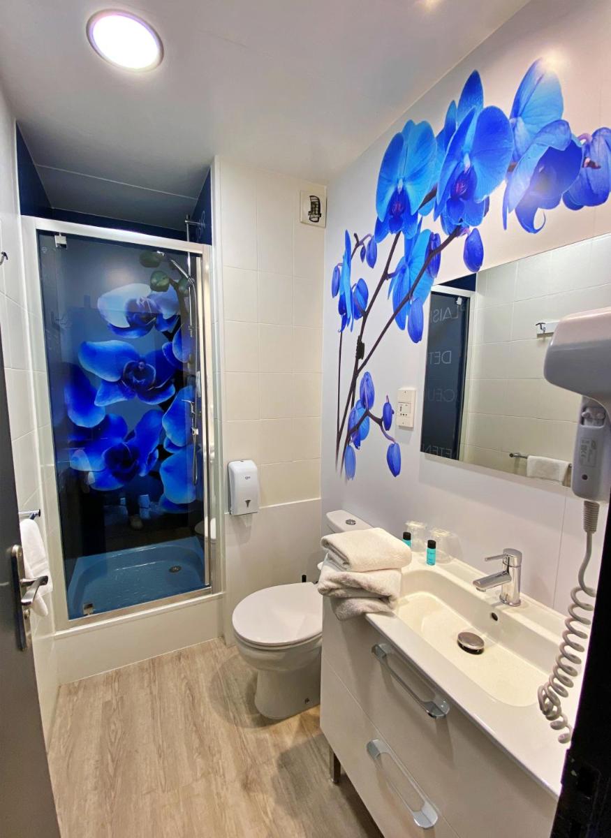 Salle de bains dans l'établissement Grand Hôtel du Luxembourg & Spa