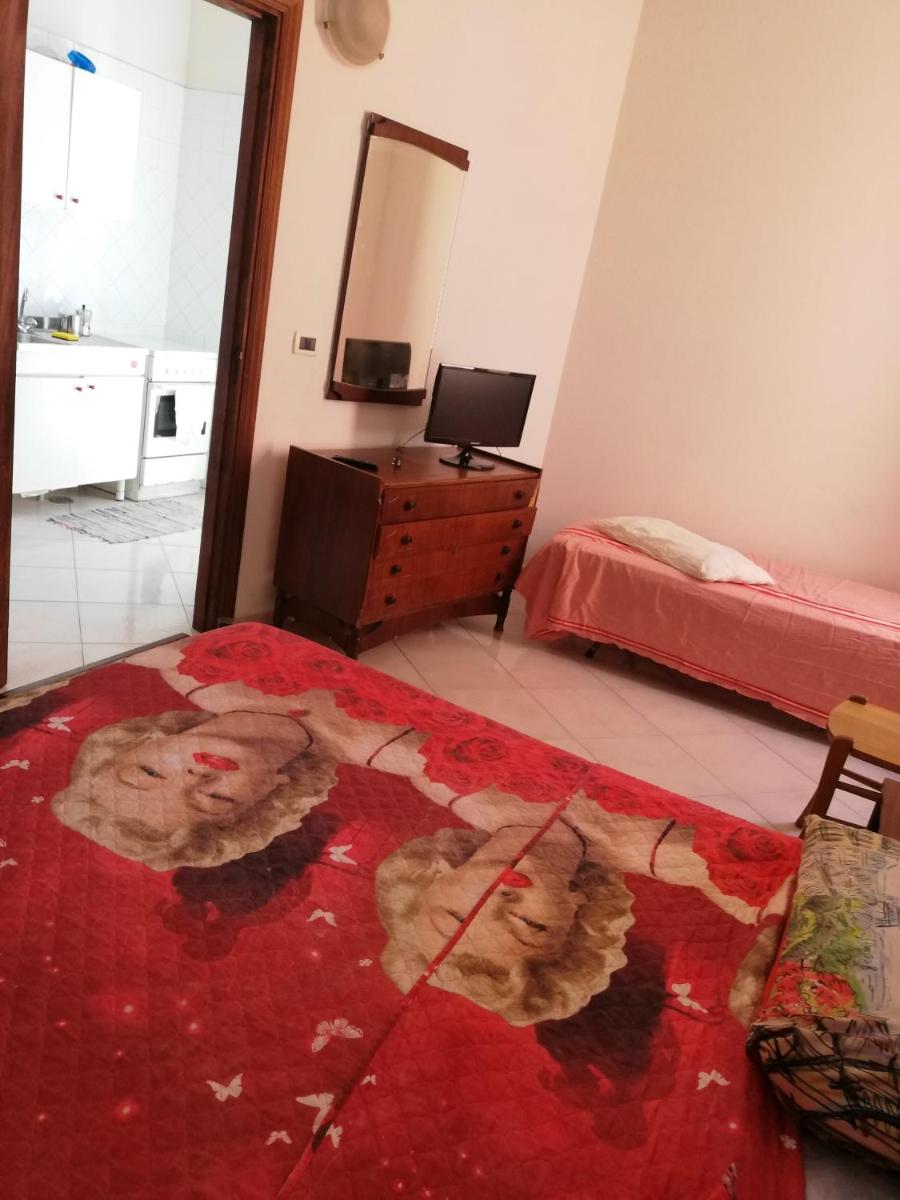 One bedroom appartement at Ischia 20 m away from the beach with sea view and terrace - Housity