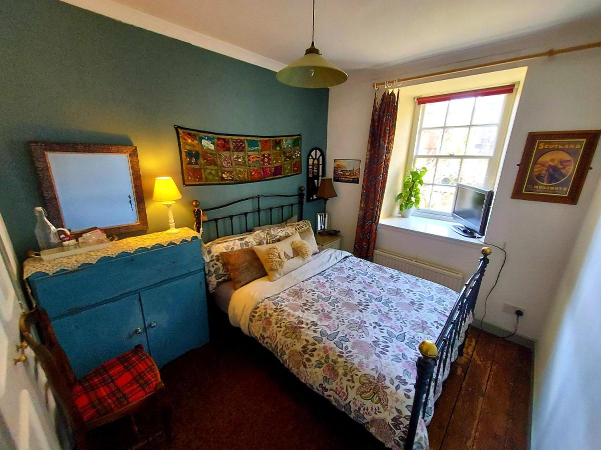 Edinburgh's Dean Village River View Retreat - Housity