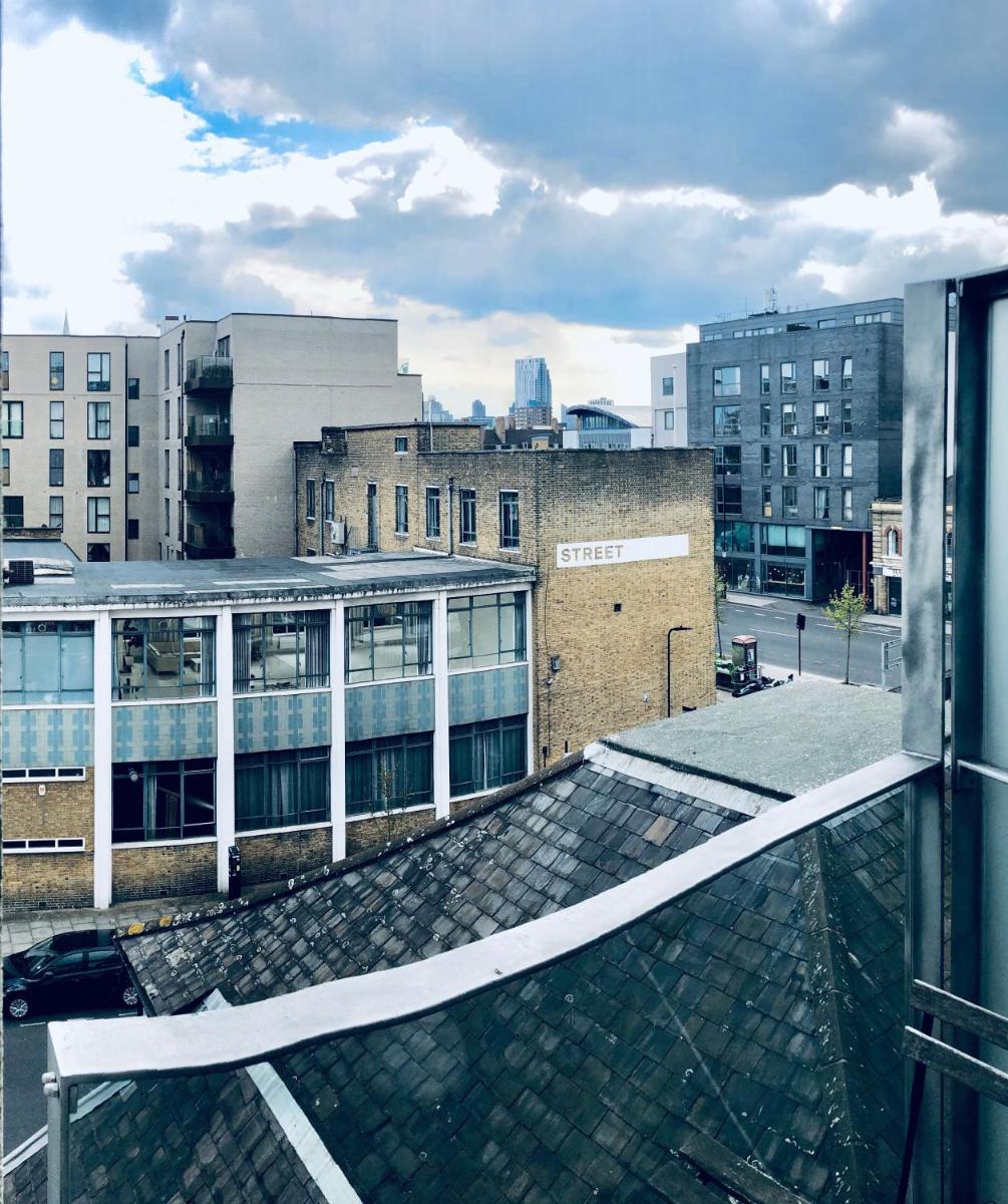 Double Room with Private Balcony - Housity