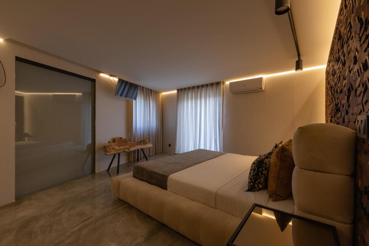 Uma cama ou camas num quarto em Well Hotel & Spa