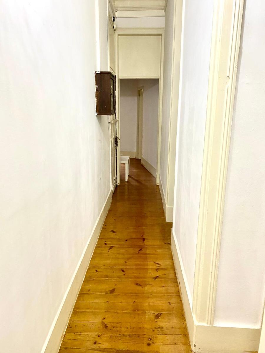 Relax Chiado 3 - Cute Little Double Room with Shared Bathroom - Housity