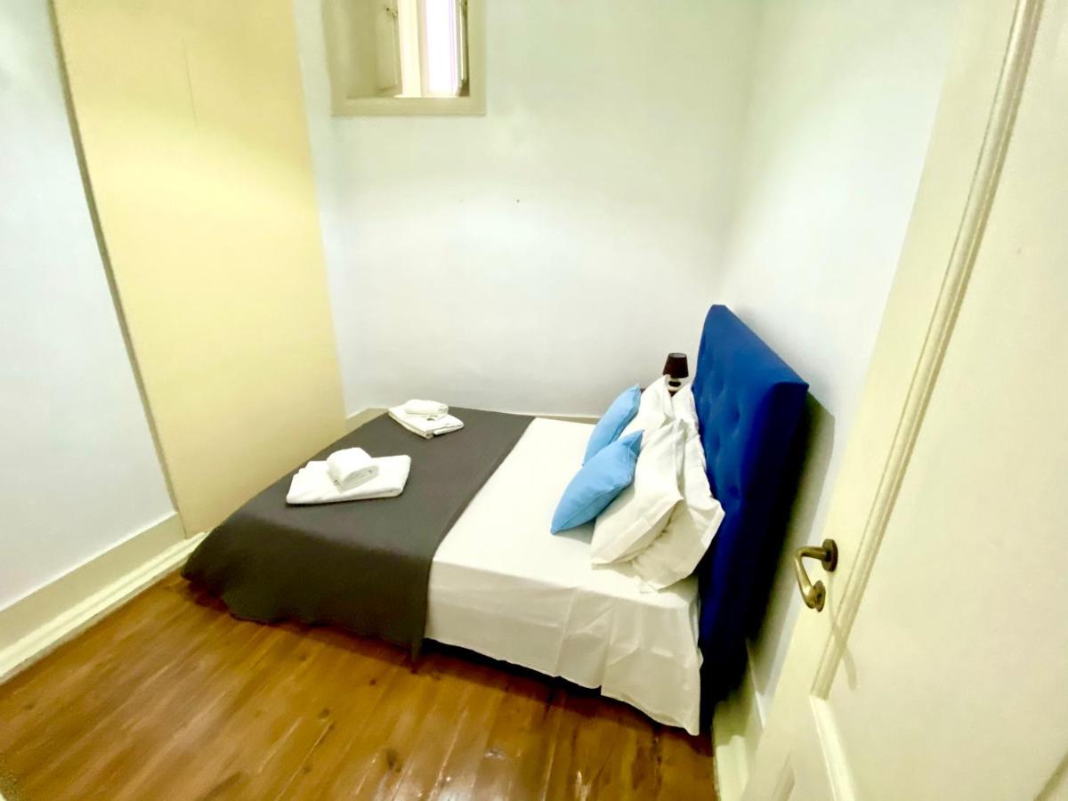 Relax Chiado 3 - Cute Little Double Room with Shared Bathroom - Housity