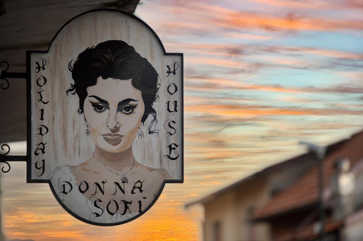 Donna Sofi Holiday House - Housity