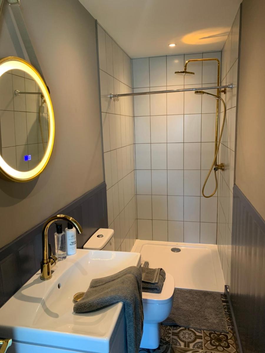 Beach View Apartment with balcony and sea view - pet friendly - Housity