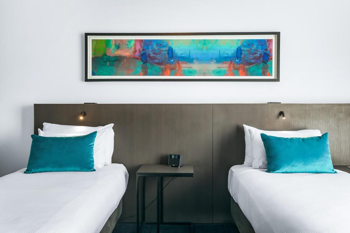 Eatons Hill Hotel - Housity