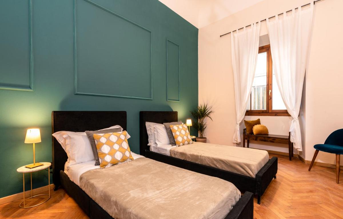 Florentine Palazzo,4 bedrooms,Historic Center apt - Housity