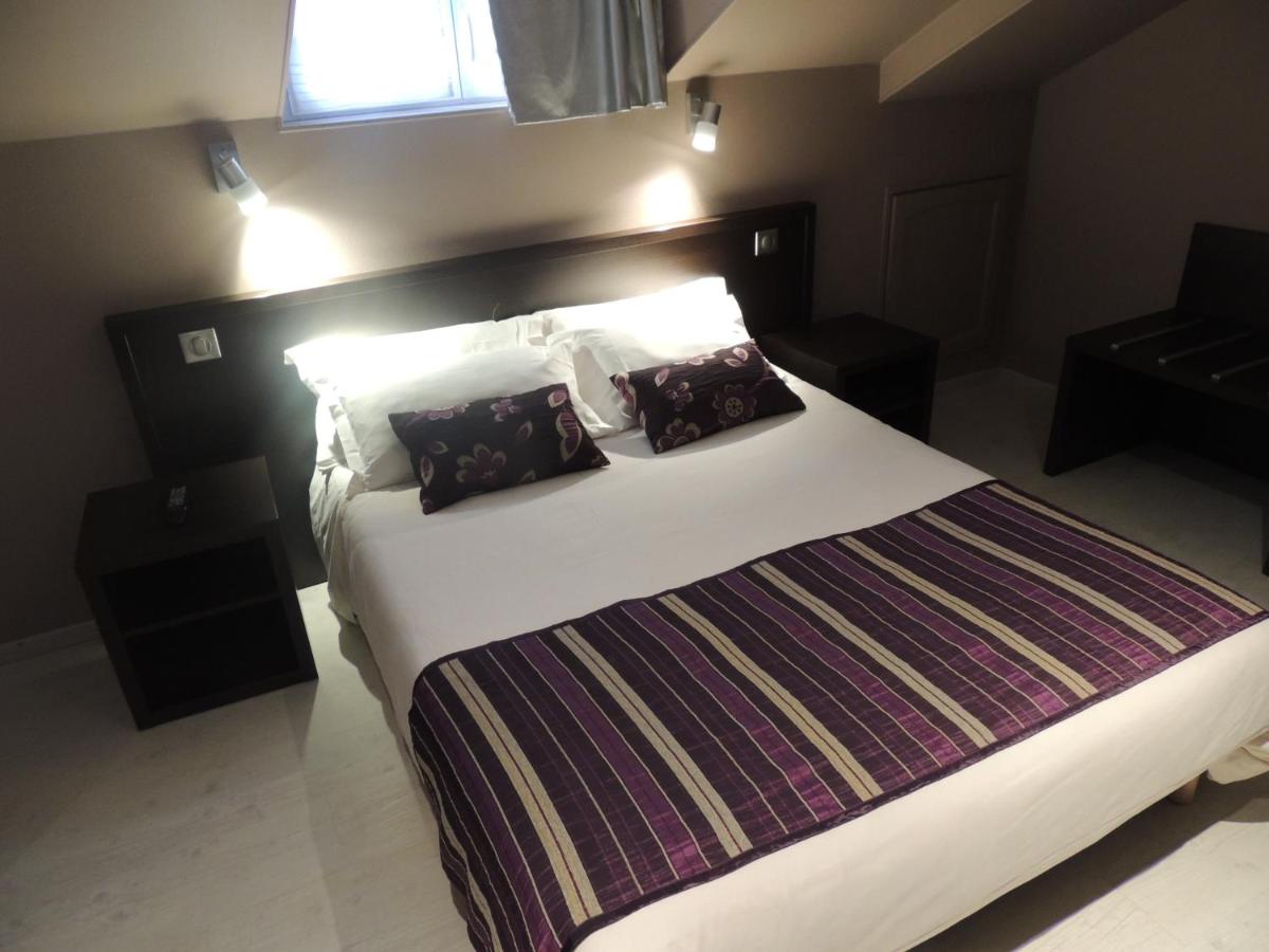 Un ou plusieurs lits dans un hébergement de l'établissement Logis Central Hôtel - Restaurant & Spa