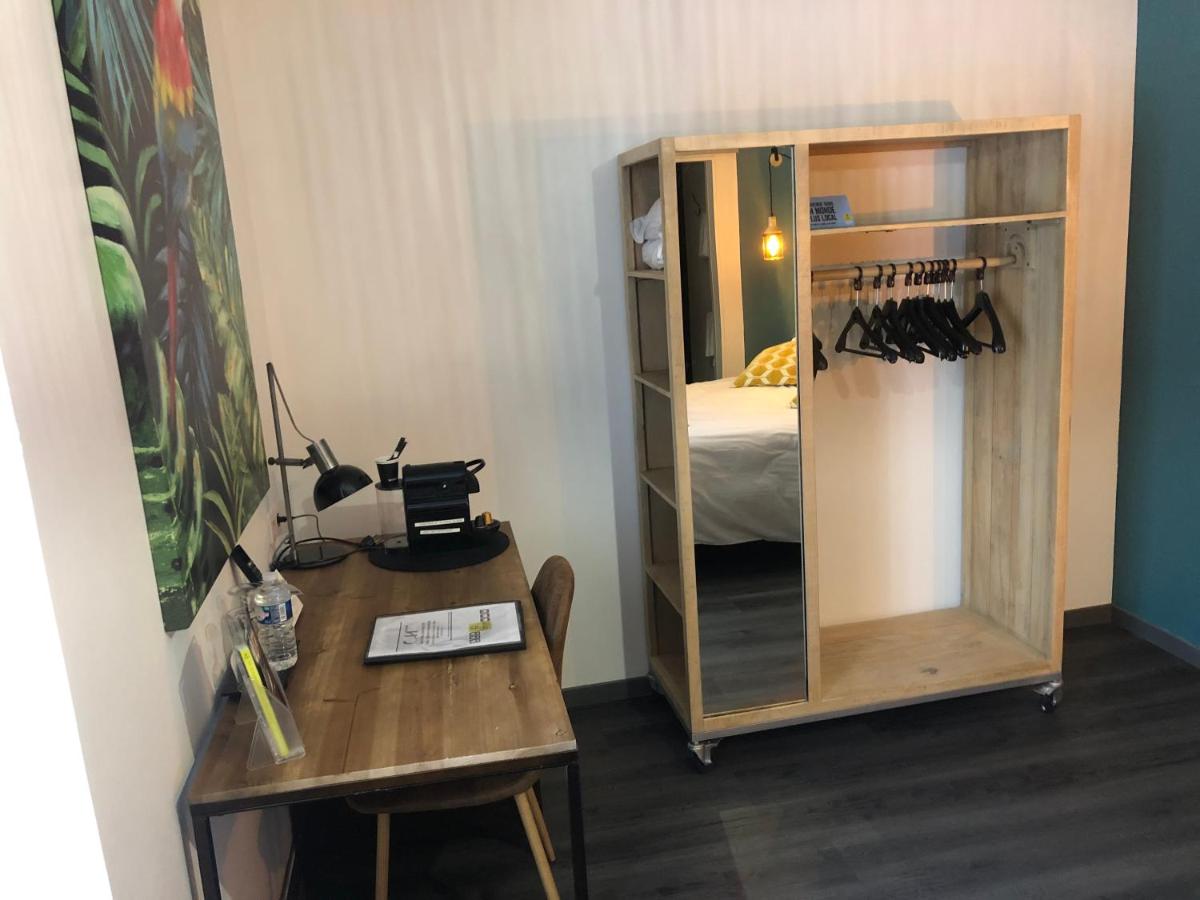 Un ou plusieurs lits dans un hébergement de l'établissement Logis Central Hôtel - Restaurant & Spa
