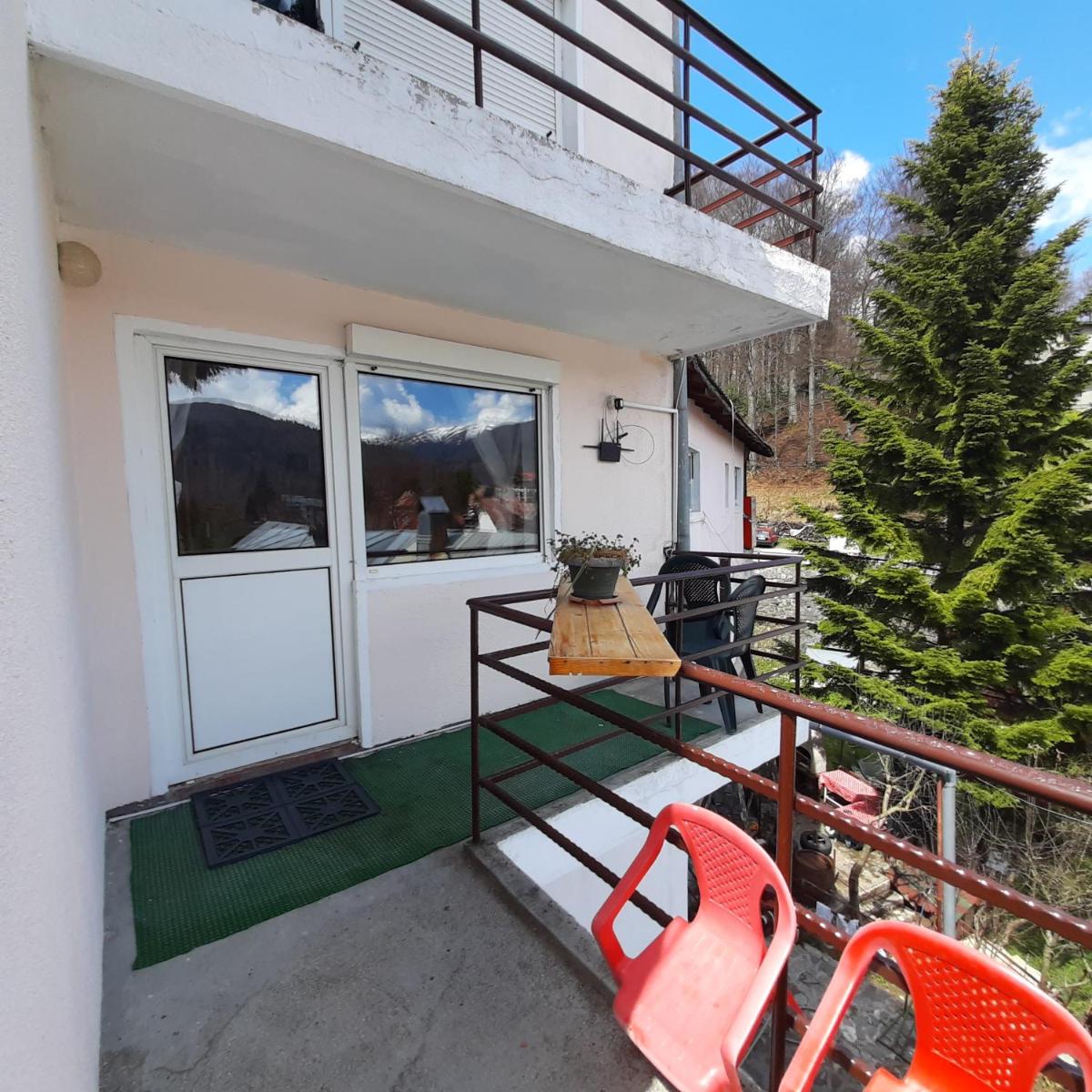 Apartamente Casa Cristina in Pensiune la 400m de Pârtia de ski - Housity