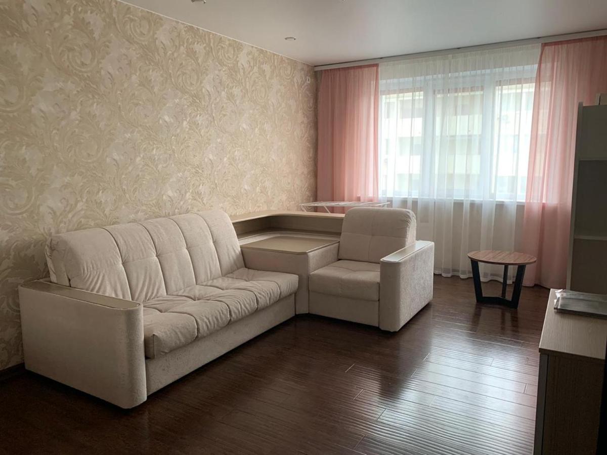 Центр 73 Семейные Апартаменты с балконом - Housity