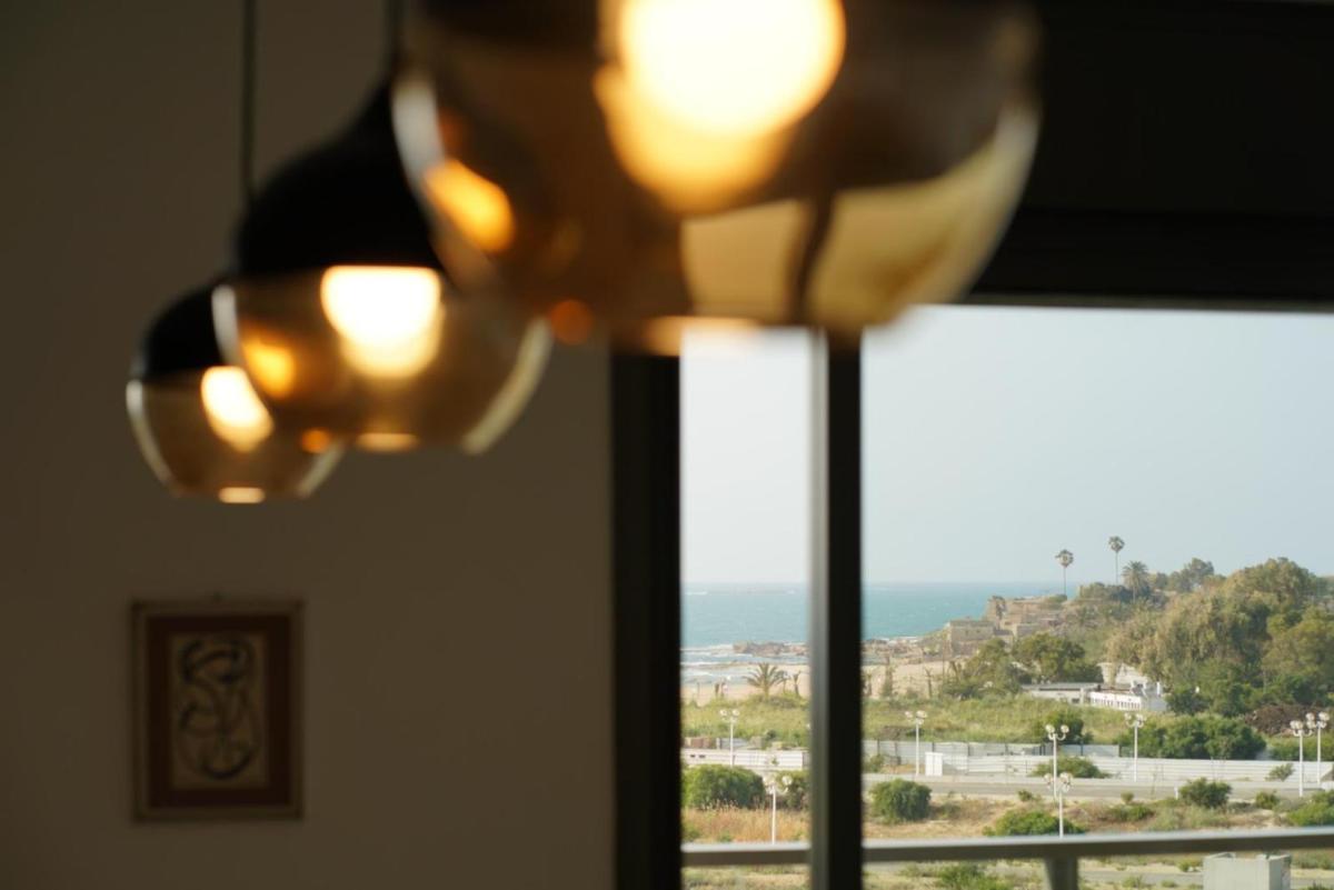 4 Bedroom Beach Apartment with Stunning Views - Housity