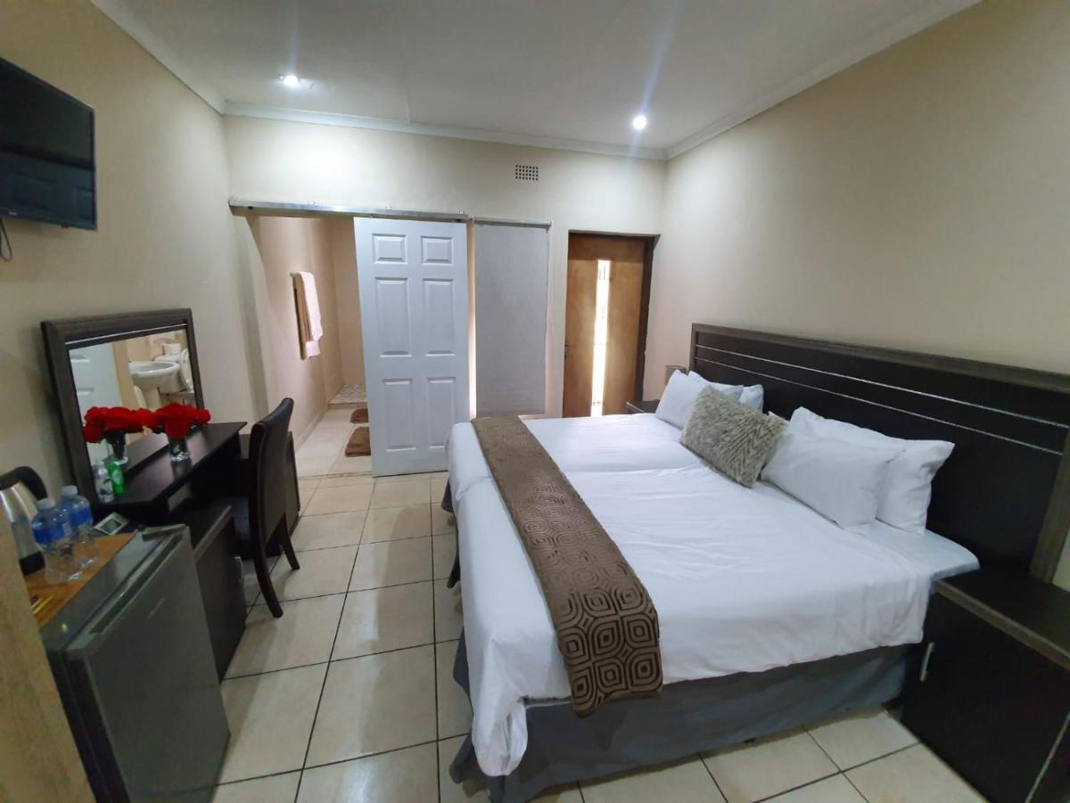 SM Africa Guest House - Housity