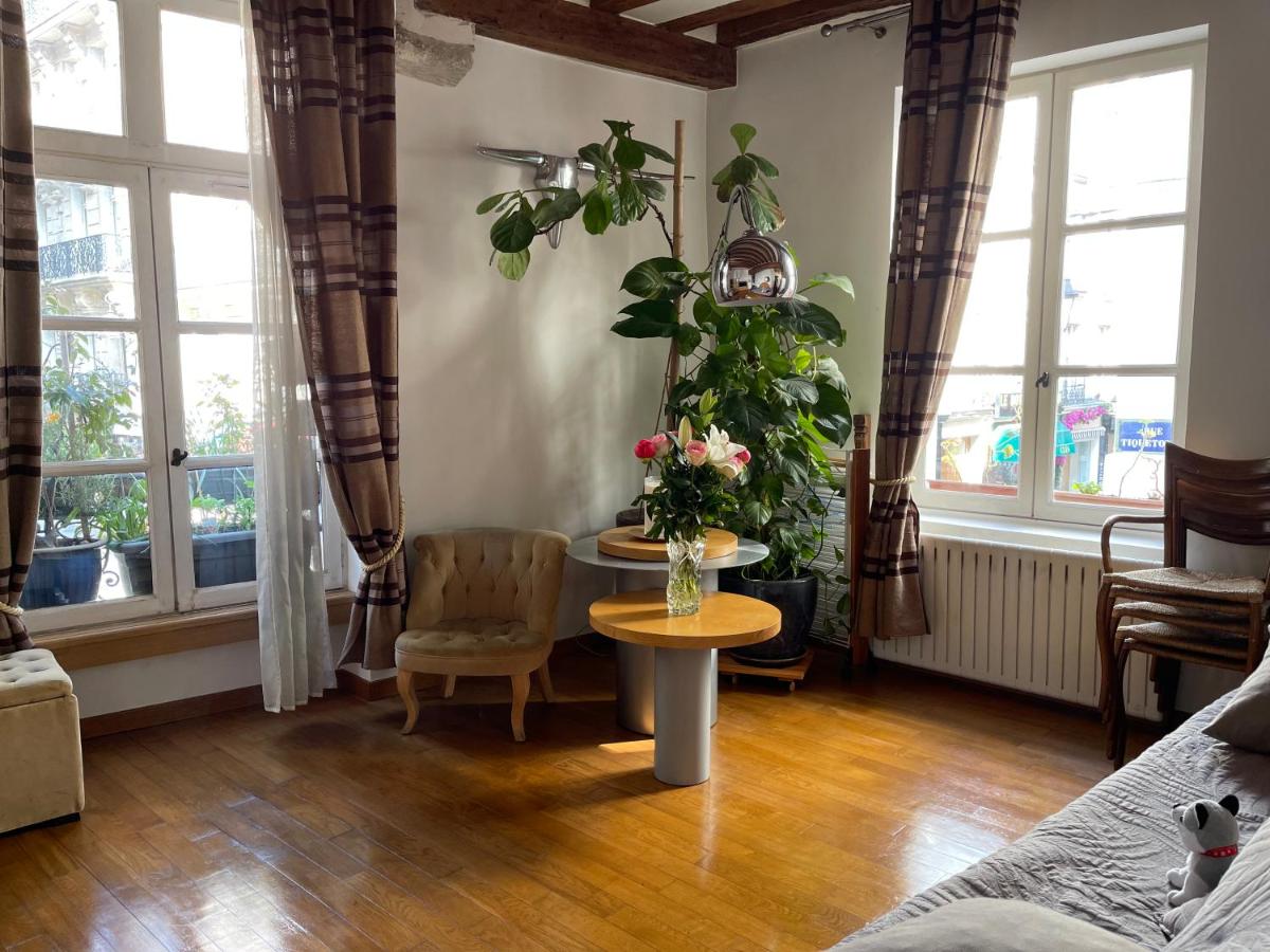 Quartier Montorgueil, voie piétonne, dans un immeuble du XVème - Housity