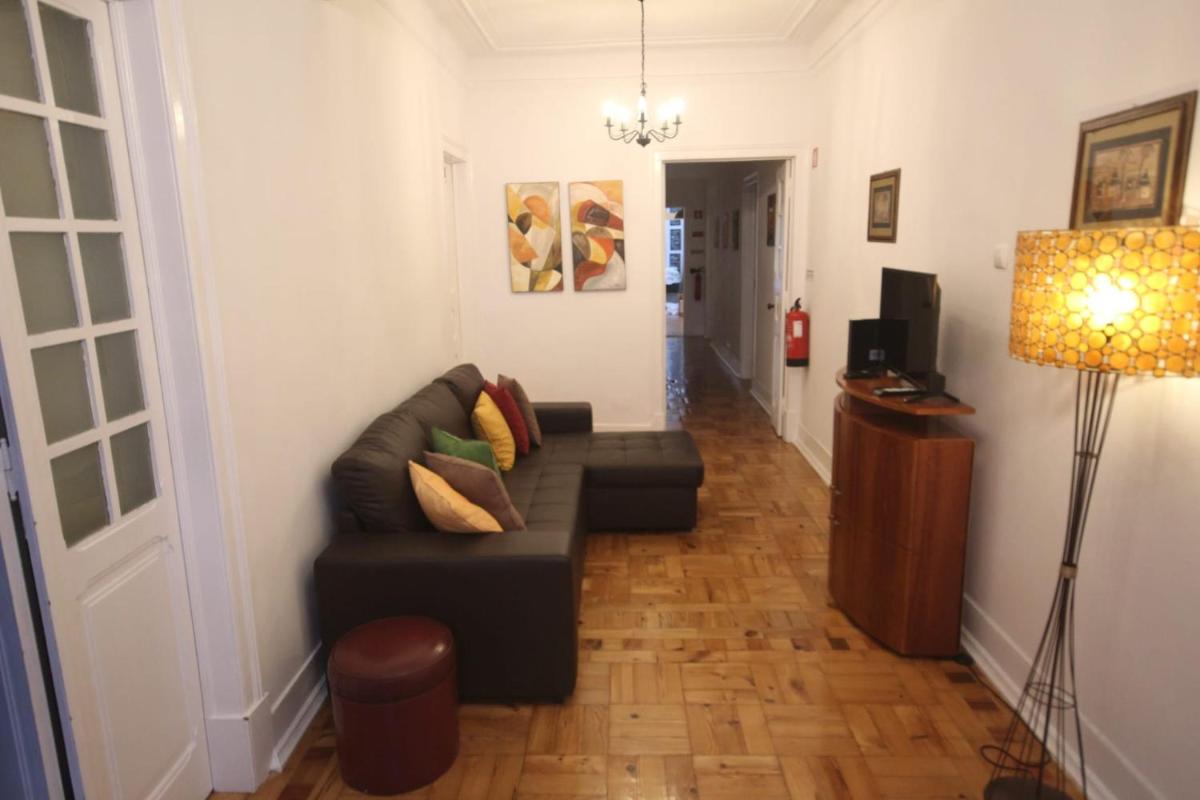 Bordeaux M1 R3 - Nice & Comfortable Double Room with Private Patio & Shared Bathroom - Housity