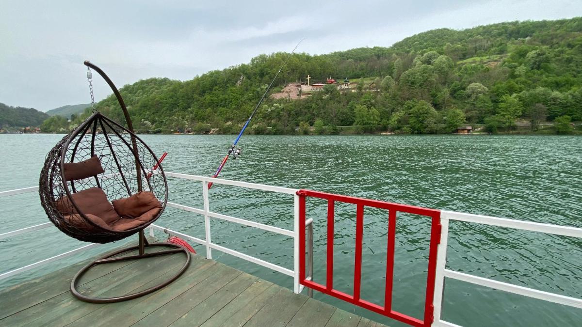 Idila Zvorničkog jezera - Housity