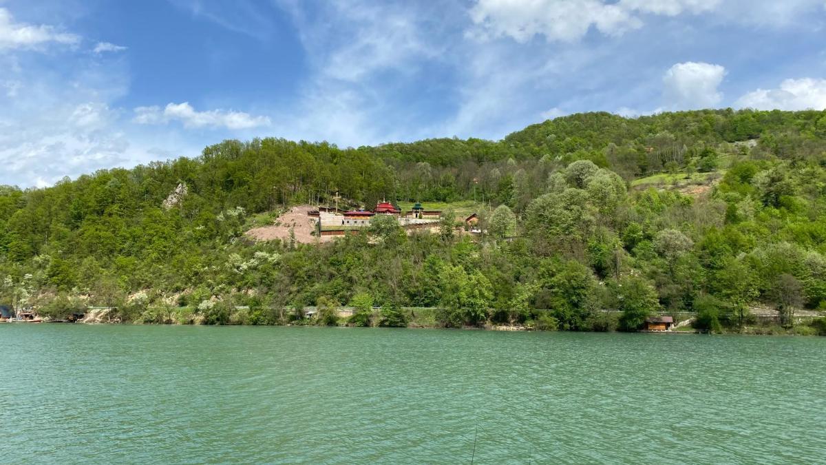 Idila Zvorničkog jezera - Housity