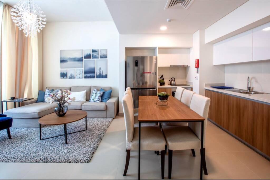 A Luxury Aprt 2 bedrooms Balcony with wonderful view Mall access hi speed WIFI Beach access & much more for Family Only - Housity