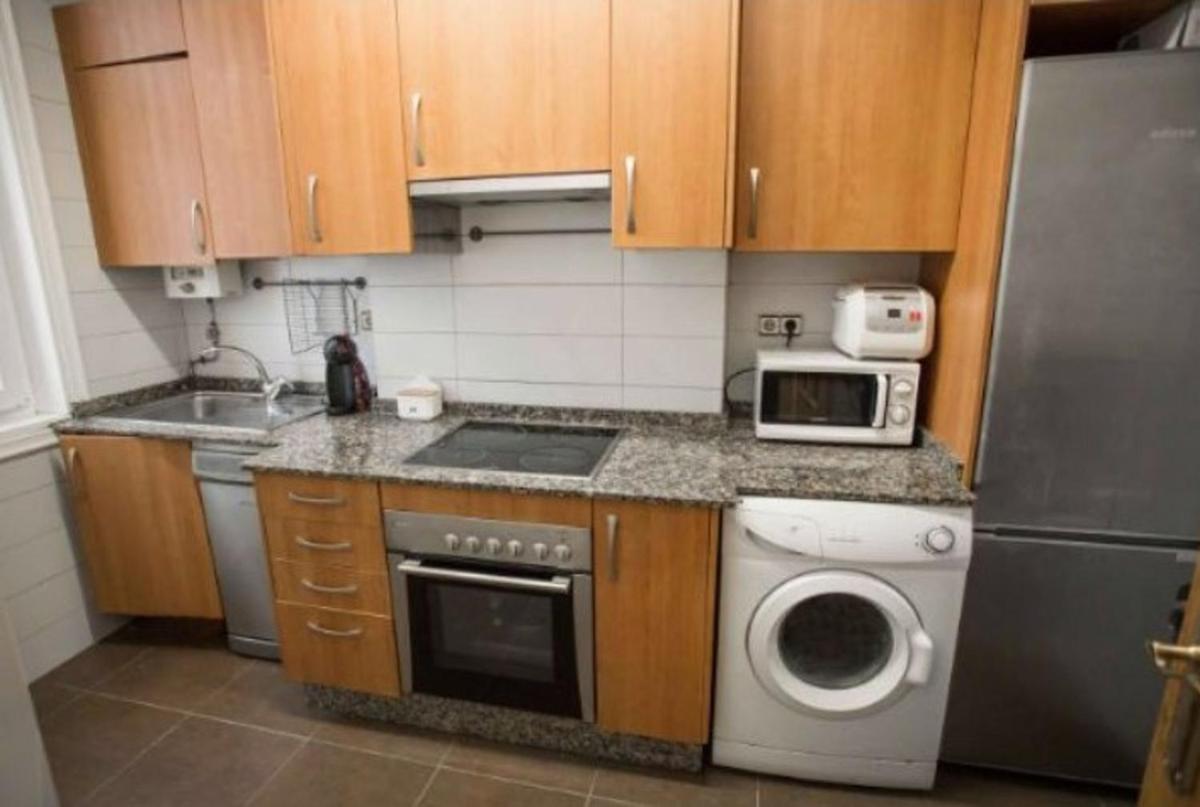 Suitetrails - 3 bedrooms appartement with jacuzzi and wifi at A Coruna 3 km away from the beach