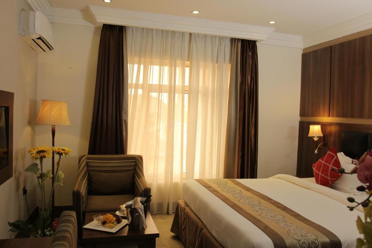 Grand Pela Hotel & Suites - Housity