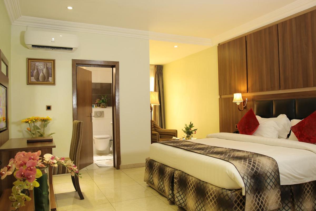 Grand Pela Hotel & Suites - Housity
