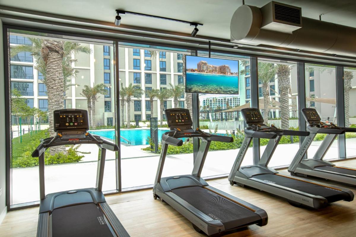 A Luxury Aprt 2 bedrooms Balcony with wonderful view Mall access hi speed WIFI Beach access & much more for Family Only - Housity