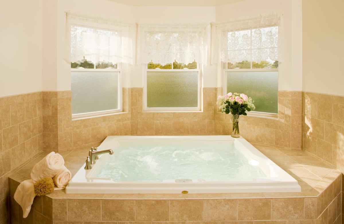 Wilbraham Mansion - Housity