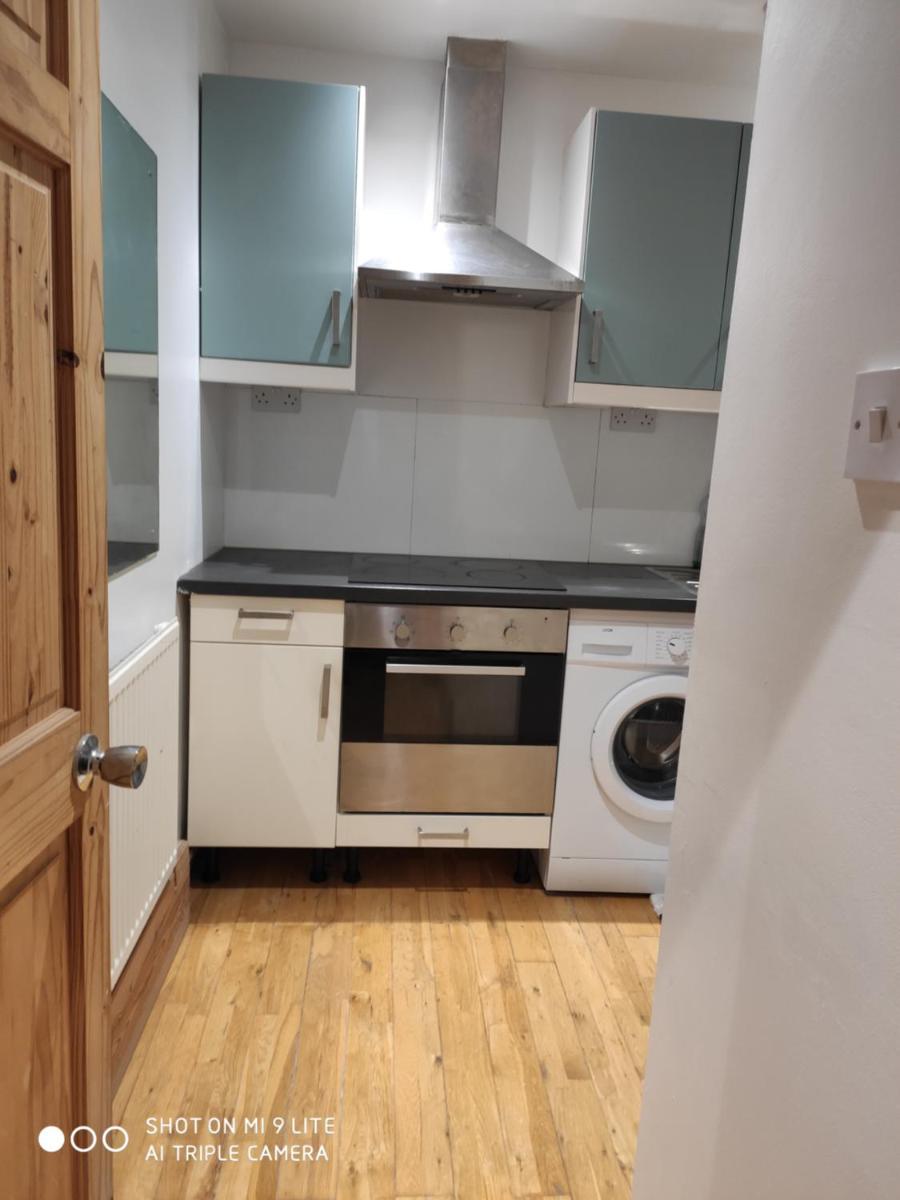 Studio Flat - Housity