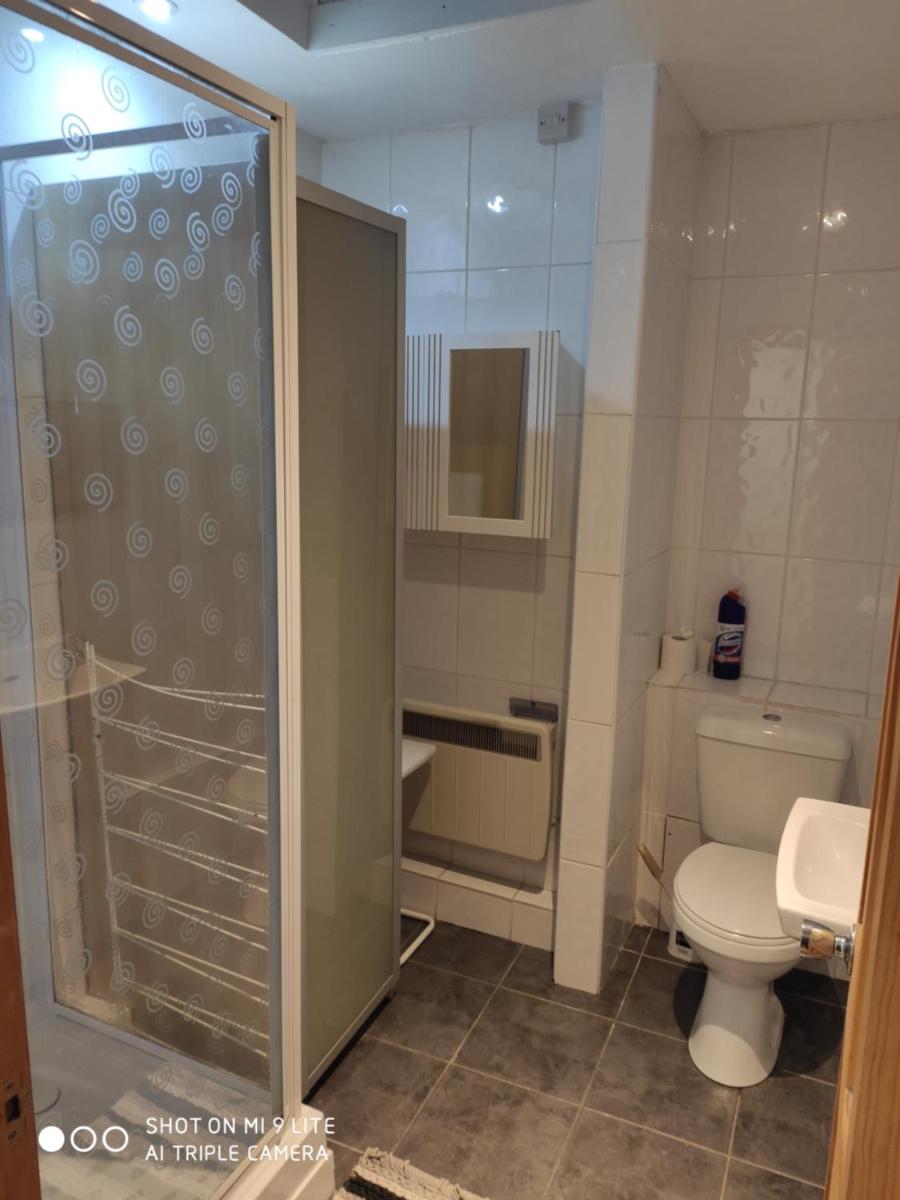 Studio Flat - Housity