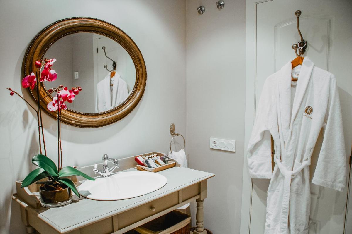 B Bou Hotel Cortijo Bravo - Housity