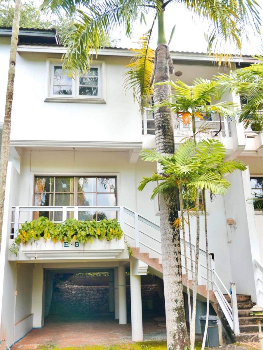 E8 Oceanside Place Resort - Housity