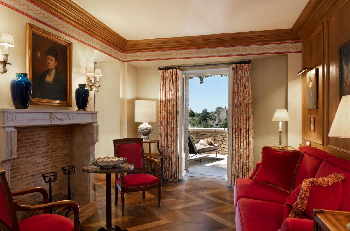 Coin salon dans l'établissement Airelles Gordes, La Bastide
