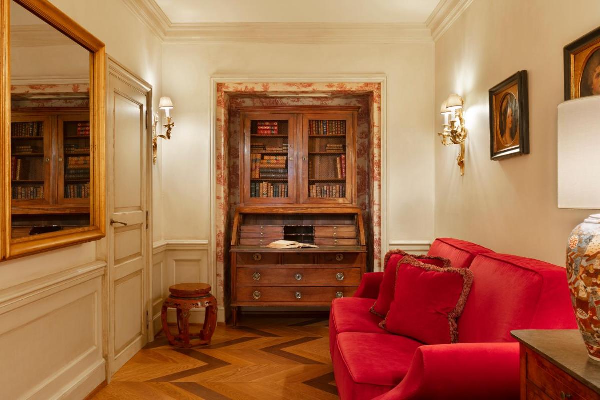 Coin salon dans l'établissement Airelles Gordes, La Bastide