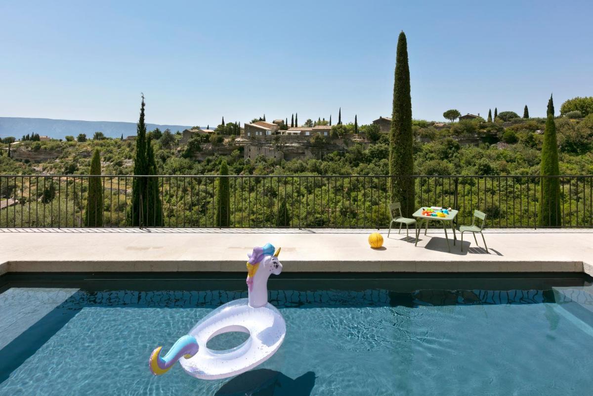 Piscine de l'établissement Airelles Gordes, La Bastide ou située à proximité