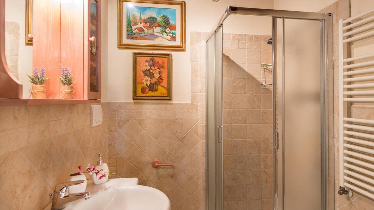 VILLA GINO 8&2, Emma Villas - Housity